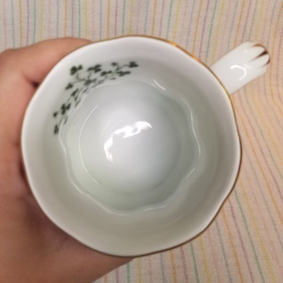 NIOB Fielder Keepsakes Fine Porcelain Shamrocks Mug White Gold Metallic Trim - Picture 3 of 7